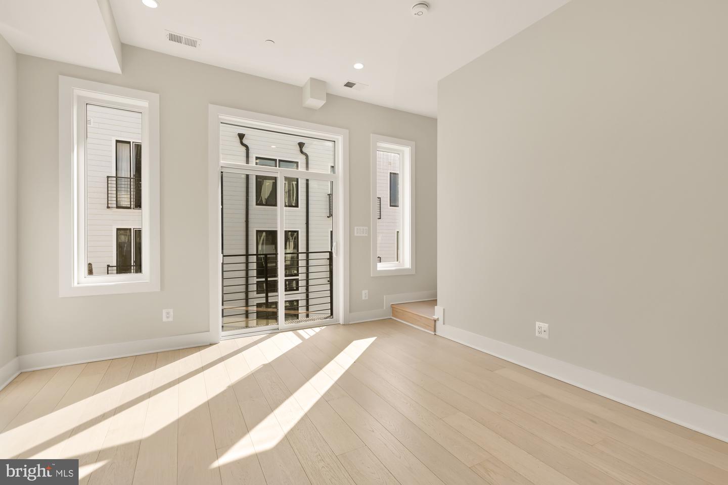 5505 7TH NW #5, WASHINGTON, District Of Columbia 20011, 2 Bedrooms Bedrooms, ,2 BathroomsBathrooms,Residential,For sale,5505 7TH NW #5,DCDC2200158 MLS # DCDC2200158