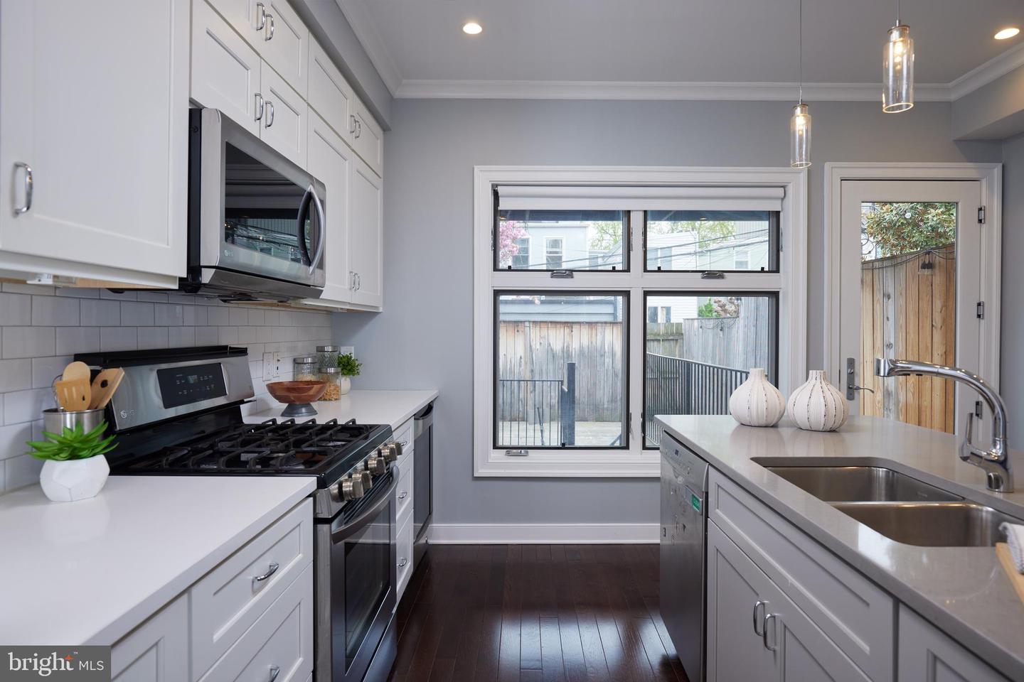 1420 T ST NW #2, WASHINGTON, District Of Columbia 20009, 2 Bedrooms Bedrooms, ,2 BathroomsBathrooms,Residential,For sale,1420 T ST NW #2,DCDC2200164 MLS # DCDC2200164