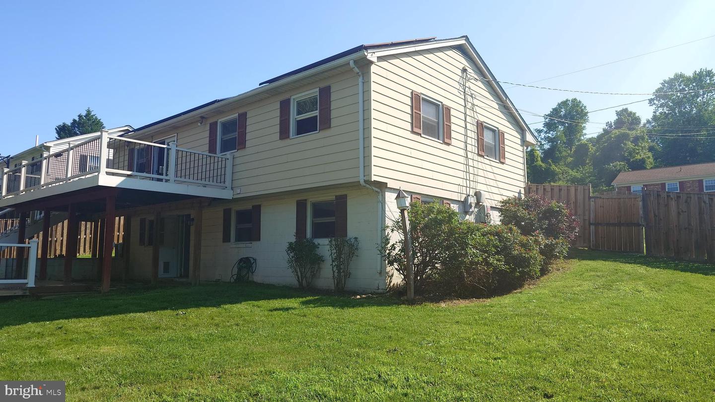 6512 CARRIAGE DR, ALEXANDRIA, Virginia 22310, 4 Bedrooms Bedrooms, 7 Rooms Rooms,1 BathroomBathrooms,Residential,For sale,6512 CARRIAGE DR,VAFX2240208 MLS # VAFX2240208