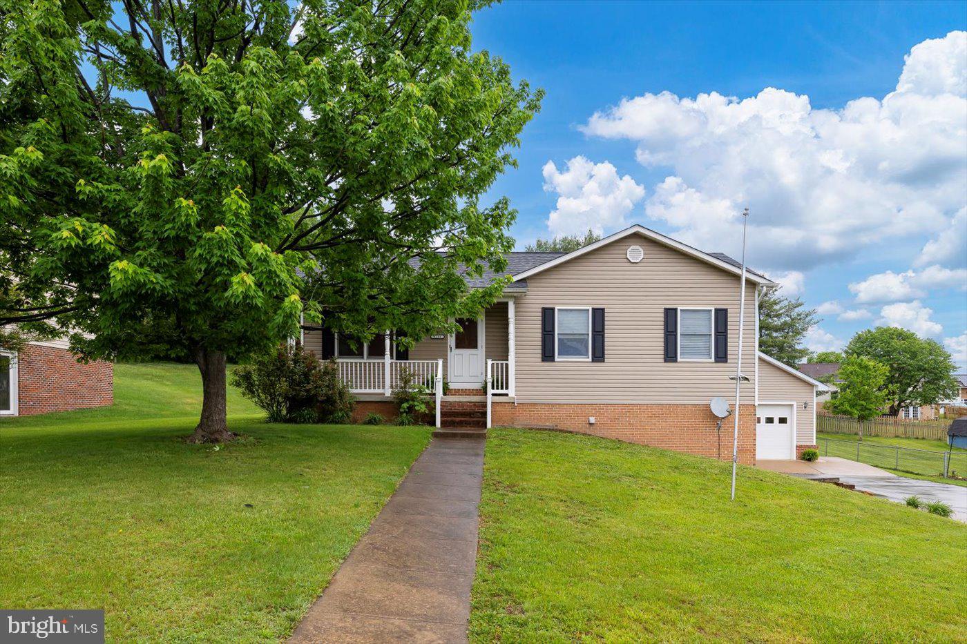 1186 SOUTH FORK DR, FRONT ROYAL, Virginia 22630, 3 Bedrooms Bedrooms, ,2 BathroomsBathrooms,Residential,For sale,1186 SOUTH FORK DR,VAWR2011132 MLS # VAWR2011132