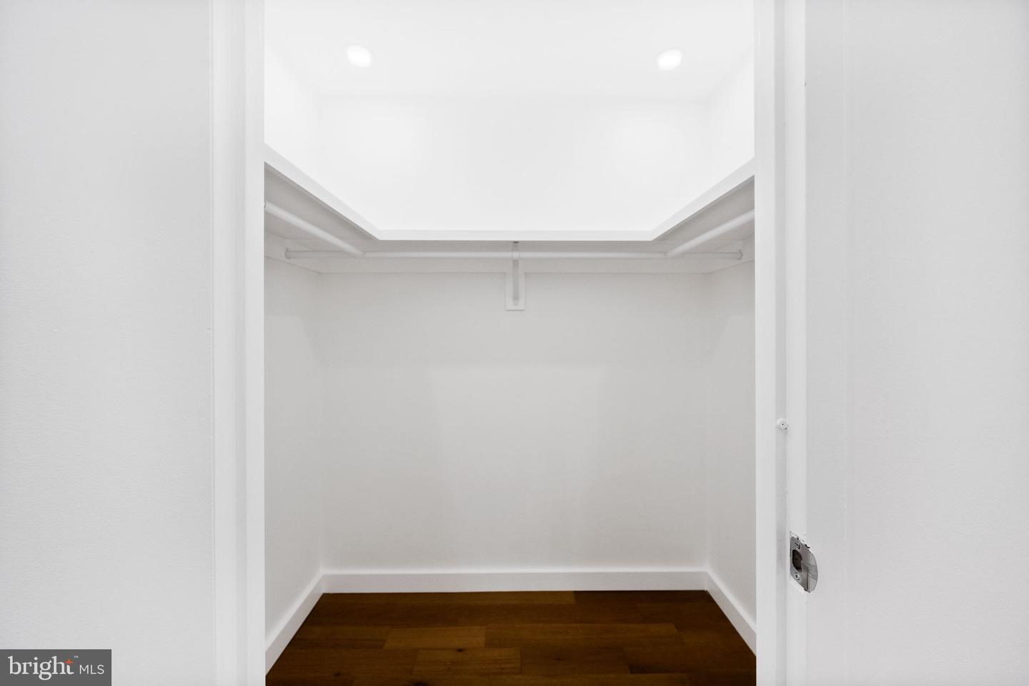 3705 S GEORGE MASON DR #1702S, FALLS CHURCH, Virginia 22041, 1 Bedroom Bedrooms, ,1 BathroomBathrooms,Residential,For sale,3705 S GEORGE MASON DR #1702S,VAFX2240228 MLS # VAFX2240228