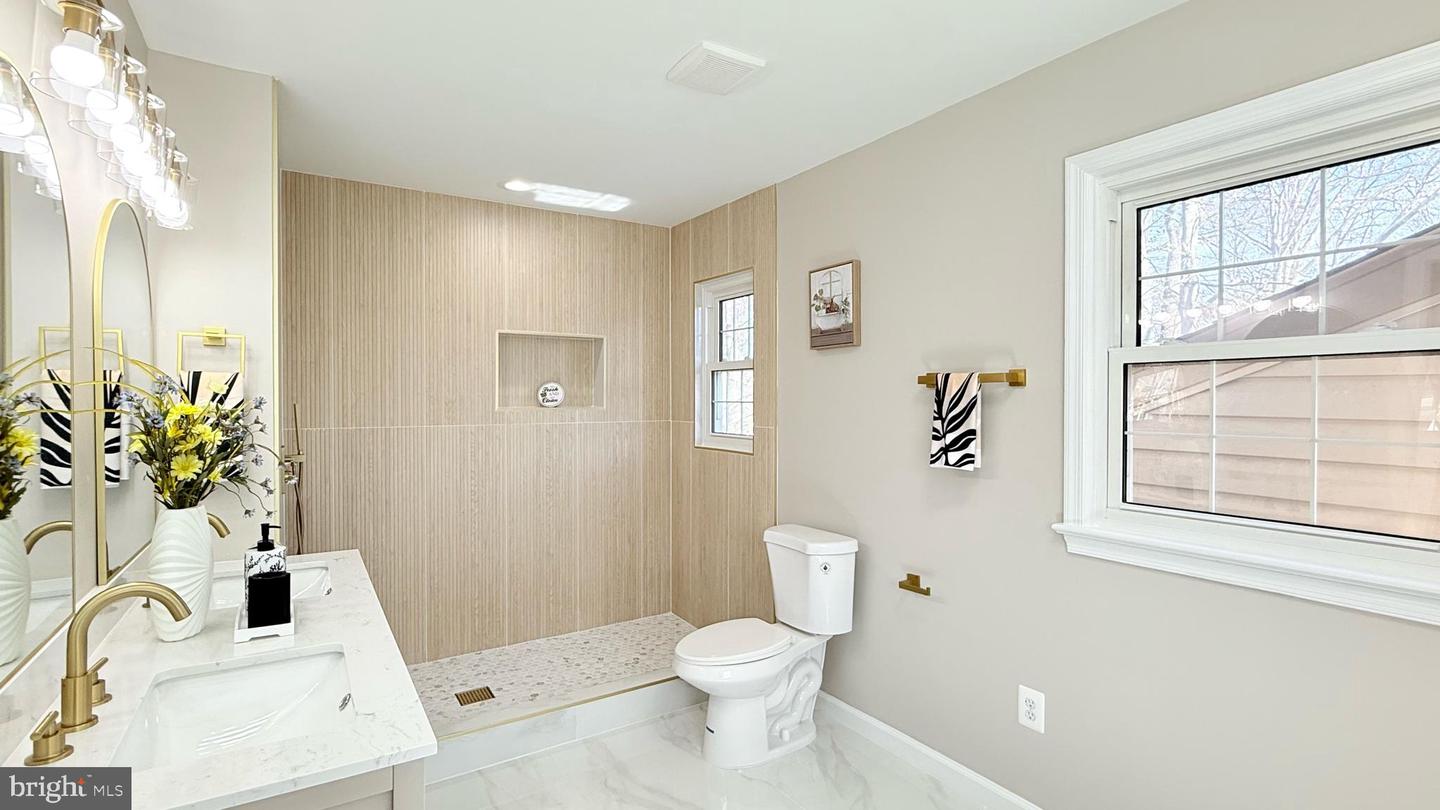 5037 LINETTE LN, ANNANDALE, Virginia 22003, 4 Bedrooms Bedrooms, ,3 BathroomsBathrooms,Residential,For sale,5037 LINETTE LN,VAFX2240238 MLS # VAFX2240238