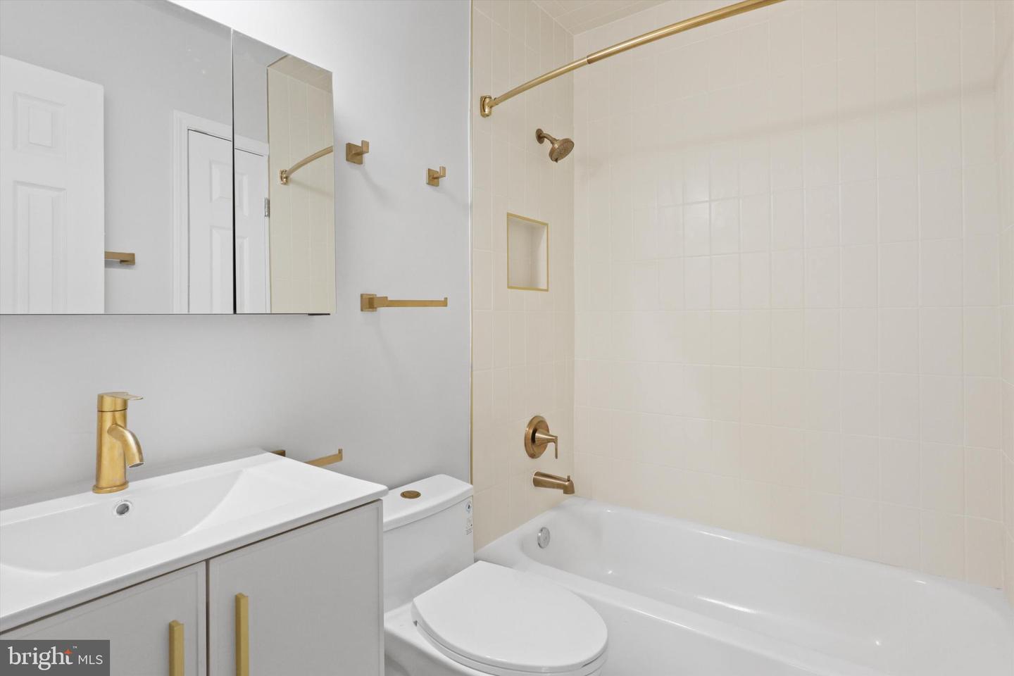 10167 FAIR WOODS DR #310, FAIRFAX, Virginia 22030, 2 Bedrooms Bedrooms, 2 Rooms Rooms,1 BathroomBathrooms,Residential,For sale,10167 FAIR WOODS DR #310,VAFC2006296 MLS # VAFC2006296