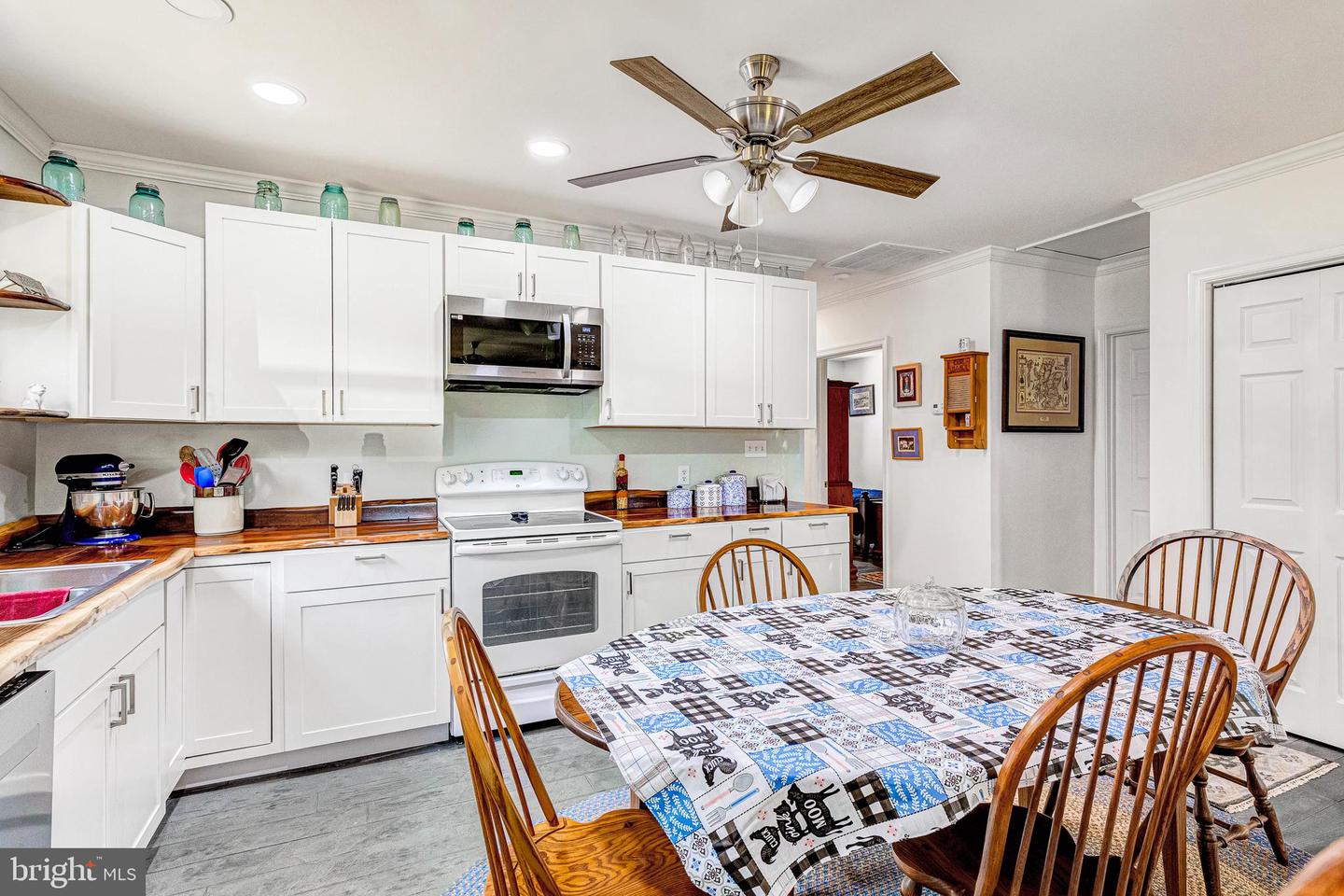 274 REGINA RD, LANCASTER, Virginia 22503, 3 Bedrooms Bedrooms, 6 Rooms Rooms,1 BathroomBathrooms,Residential,For sale,274 REGINA RD,VALV2000798 MLS # VALV2000798