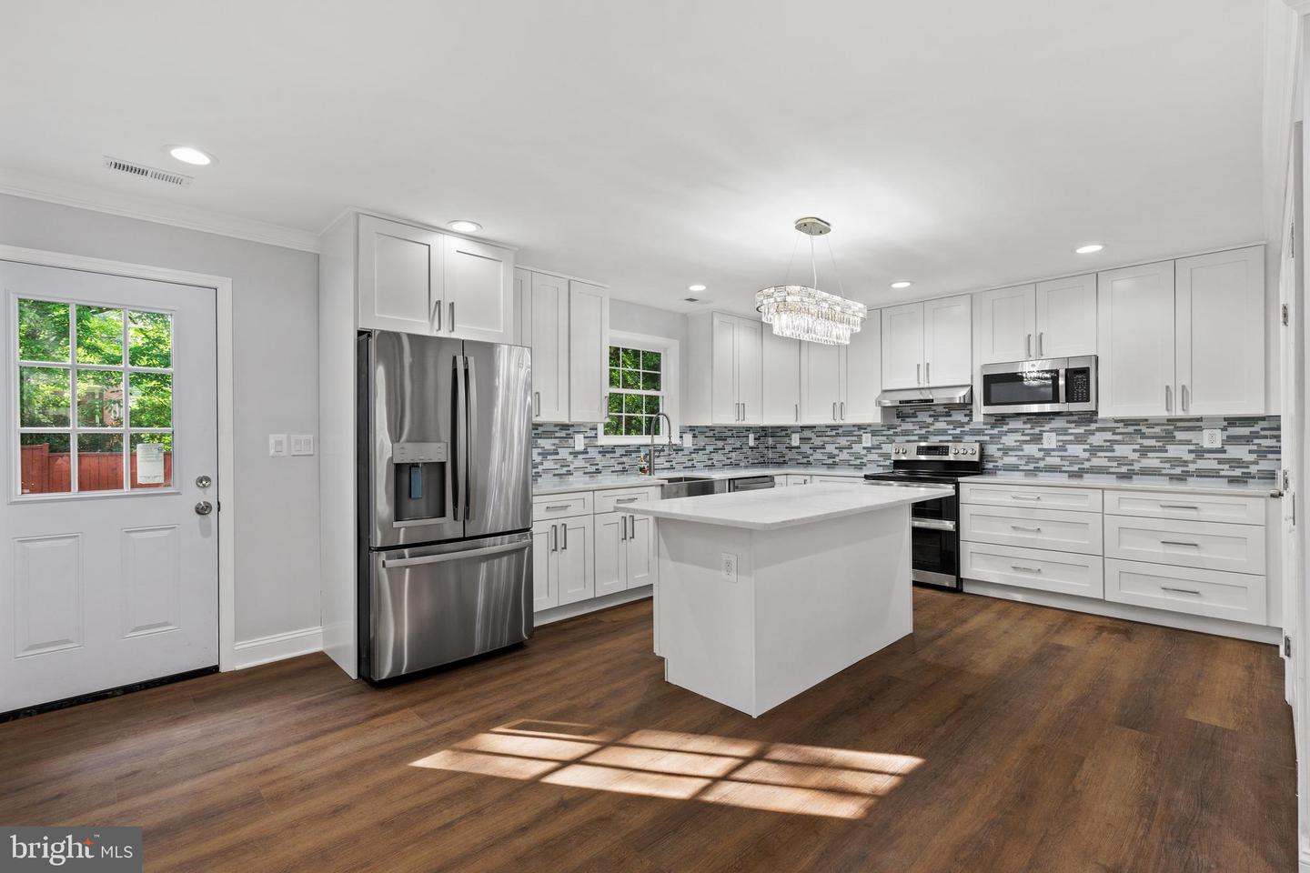 3051 SLEEPY HOLLOW RD, FALLS CHURCH, Virginia 22042, 7 Bedrooms Bedrooms, ,5 BathroomsBathrooms,Residential,For sale,3051 SLEEPY HOLLOW RD,VAFX2240250 MLS # VAFX2240250