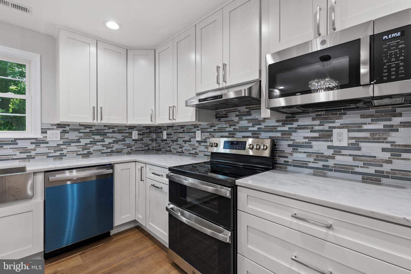 3051 SLEEPY HOLLOW RD, FALLS CHURCH, Virginia 22042, 7 Bedrooms Bedrooms, ,5 BathroomsBathrooms,Residential,For sale,3051 SLEEPY HOLLOW RD,VAFX2240250 MLS # VAFX2240250
