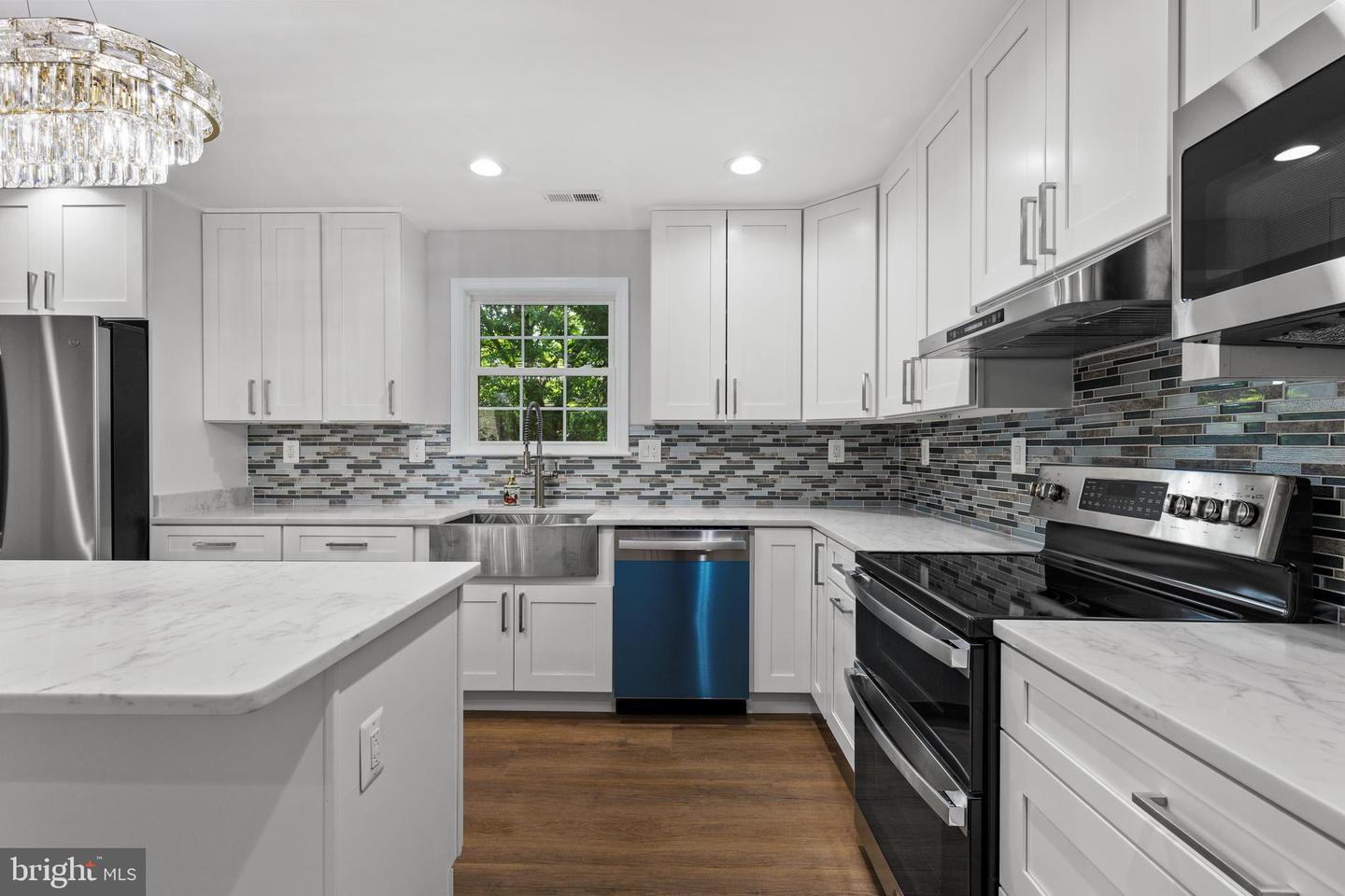 3051 SLEEPY HOLLOW RD, FALLS CHURCH, Virginia 22042, 7 Bedrooms Bedrooms, ,5 BathroomsBathrooms,Residential,For sale,3051 SLEEPY HOLLOW RD,VAFX2240250 MLS # VAFX2240250