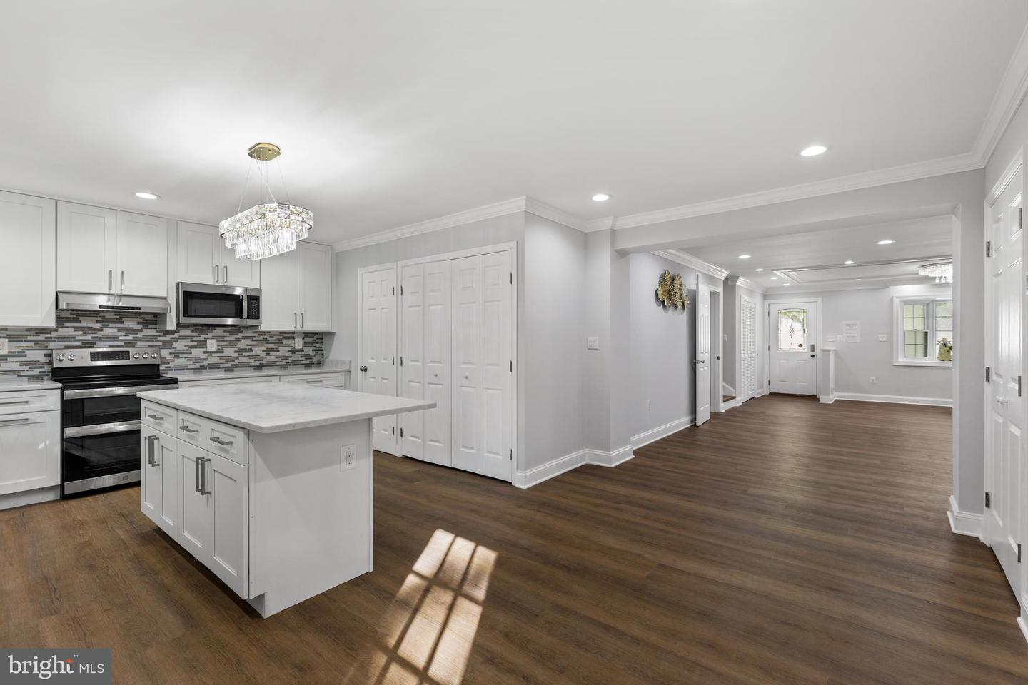 3051 SLEEPY HOLLOW RD, FALLS CHURCH, Virginia 22042, 7 Bedrooms Bedrooms, ,5 BathroomsBathrooms,Residential,For sale,3051 SLEEPY HOLLOW RD,VAFX2240250 MLS # VAFX2240250