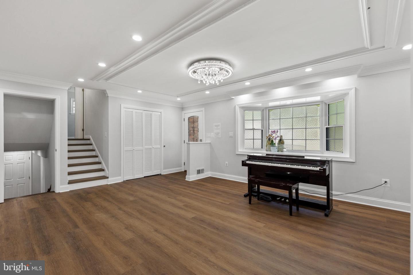 3051 SLEEPY HOLLOW RD, FALLS CHURCH, Virginia 22042, 7 Bedrooms Bedrooms, ,5 BathroomsBathrooms,Residential,For sale,3051 SLEEPY HOLLOW RD,VAFX2240250 MLS # VAFX2240250