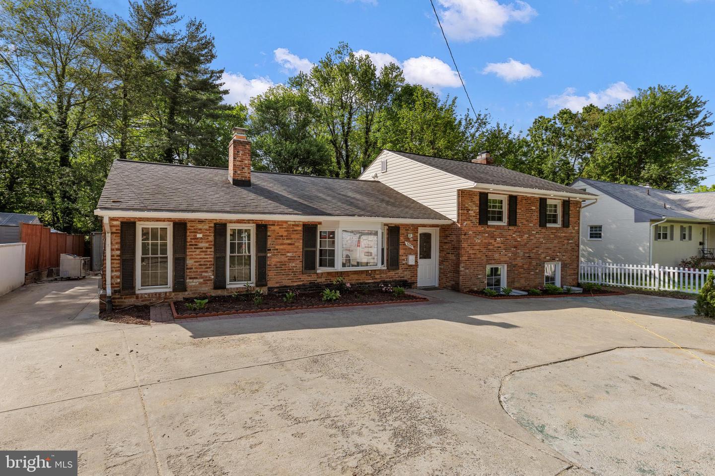 3051 SLEEPY HOLLOW RD, FALLS CHURCH, Virginia 22042, 7 Bedrooms Bedrooms, ,5 BathroomsBathrooms,Residential,For sale,3051 SLEEPY HOLLOW RD,VAFX2240250 MLS # VAFX2240250