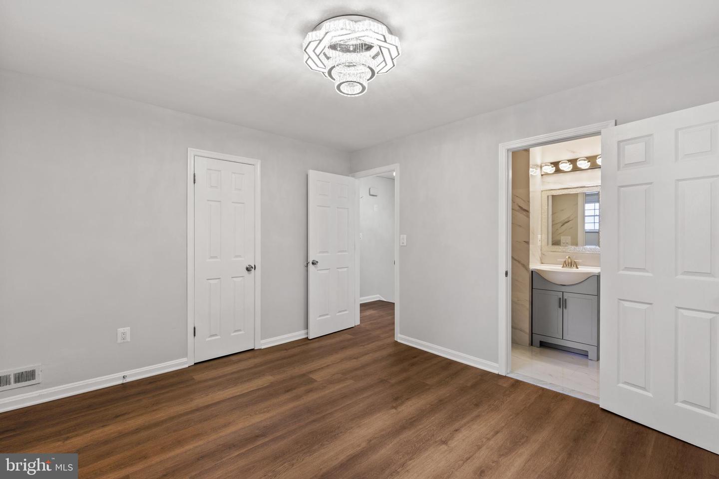 3051 SLEEPY HOLLOW RD, FALLS CHURCH, Virginia 22042, 7 Bedrooms Bedrooms, ,5 BathroomsBathrooms,Residential,For sale,3051 SLEEPY HOLLOW RD,VAFX2240250 MLS # VAFX2240250