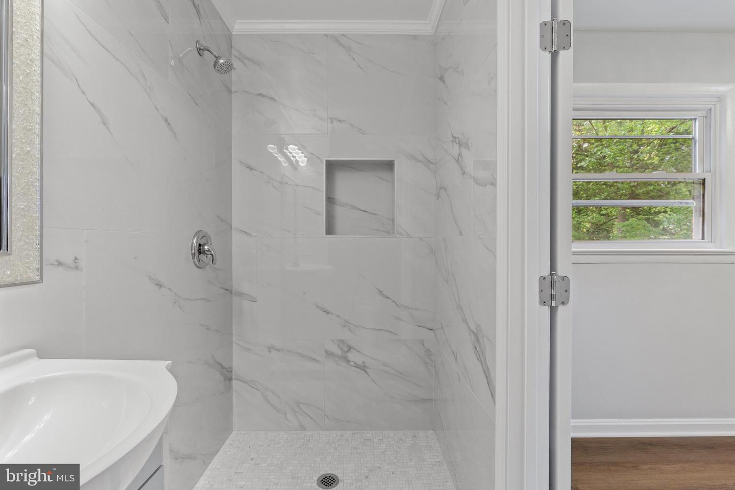 3051 SLEEPY HOLLOW RD, FALLS CHURCH, Virginia 22042, 7 Bedrooms Bedrooms, ,5 BathroomsBathrooms,Residential,For sale,3051 SLEEPY HOLLOW RD,VAFX2240250 MLS # VAFX2240250