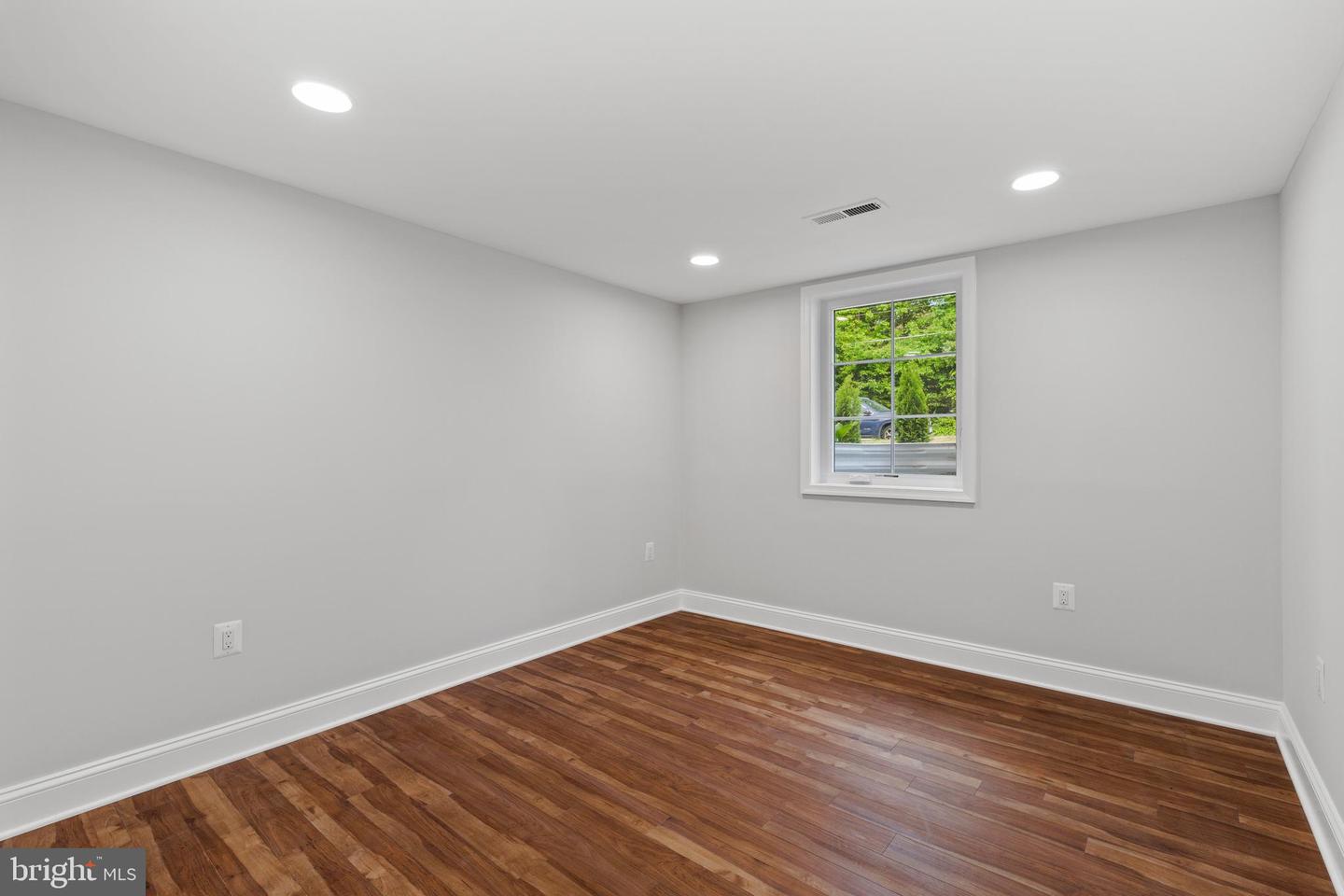 3051 SLEEPY HOLLOW RD, FALLS CHURCH, Virginia 22042, 7 Bedrooms Bedrooms, ,5 BathroomsBathrooms,Residential,For sale,3051 SLEEPY HOLLOW RD,VAFX2240250 MLS # VAFX2240250