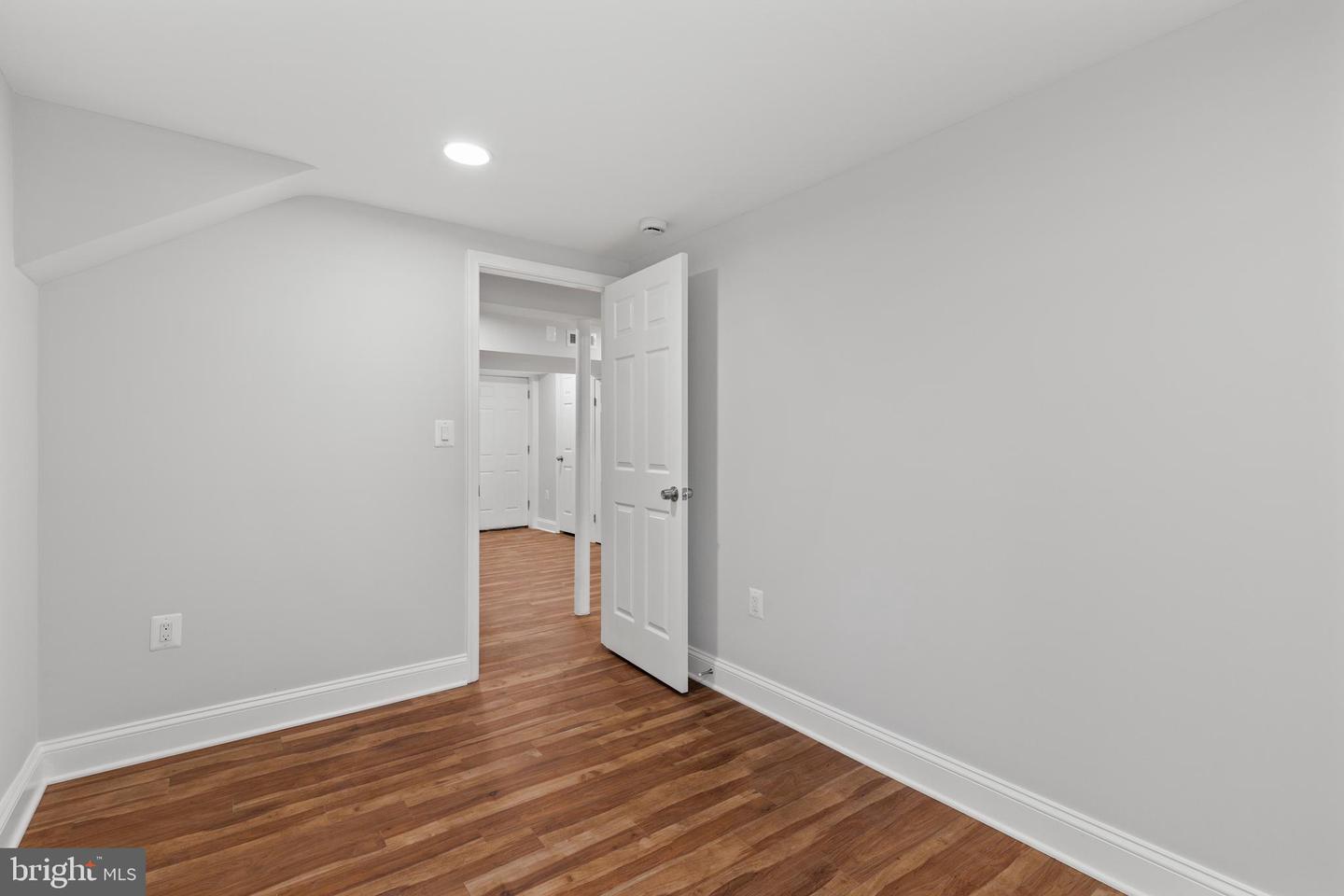 3051 SLEEPY HOLLOW RD, FALLS CHURCH, Virginia 22042, 7 Bedrooms Bedrooms, ,5 BathroomsBathrooms,Residential,For sale,3051 SLEEPY HOLLOW RD,VAFX2240250 MLS # VAFX2240250