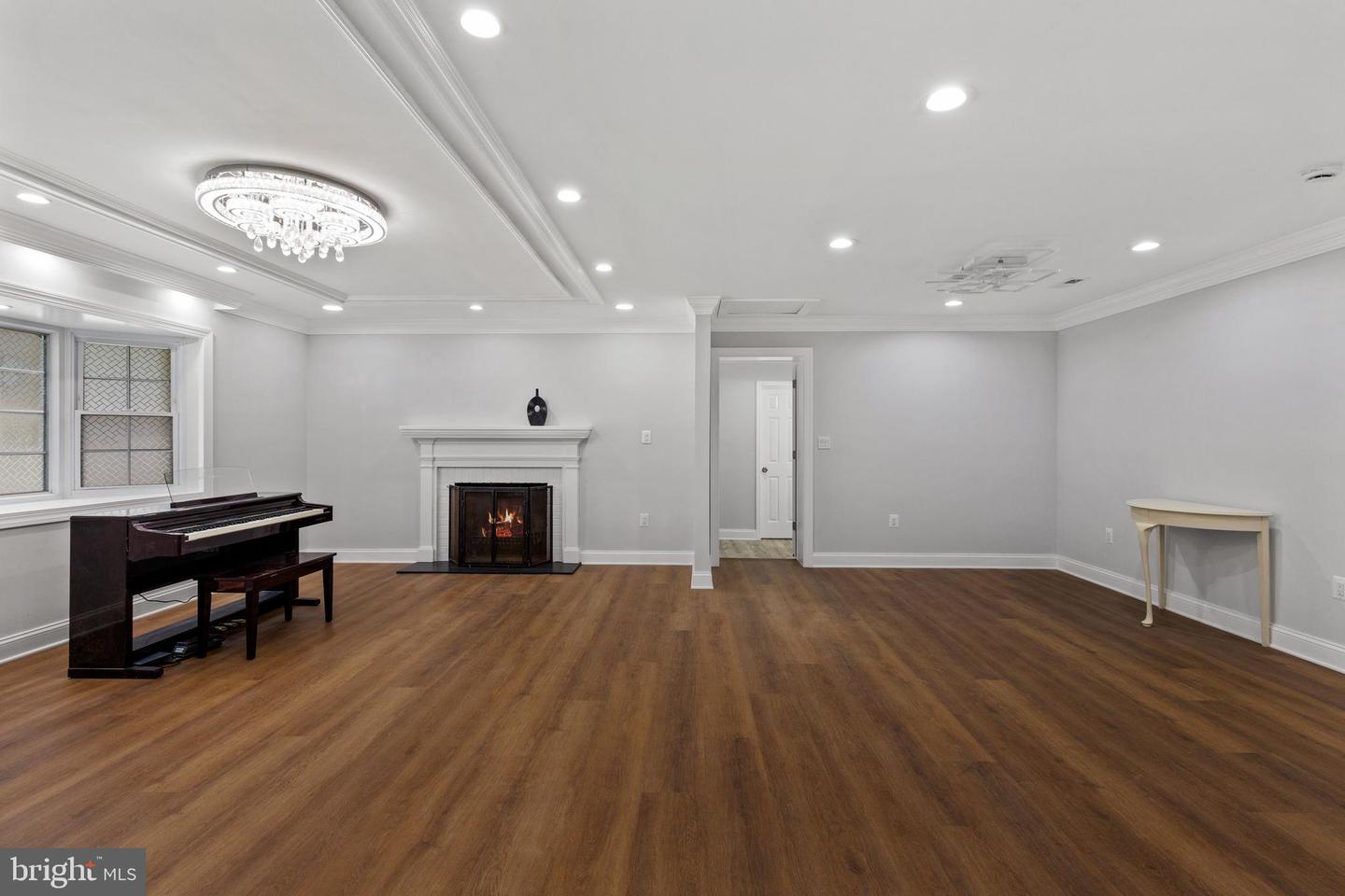 3051 SLEEPY HOLLOW RD, FALLS CHURCH, Virginia 22042, 7 Bedrooms Bedrooms, ,5 BathroomsBathrooms,Residential,For sale,3051 SLEEPY HOLLOW RD,VAFX2240250 MLS # VAFX2240250