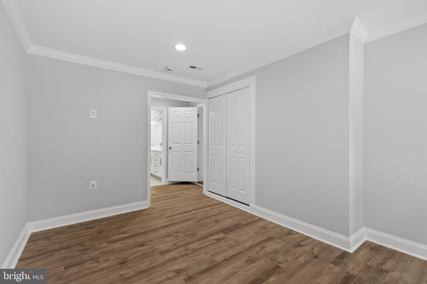 3051 SLEEPY HOLLOW RD, FALLS CHURCH, Virginia 22042, 7 Bedrooms Bedrooms, ,5 BathroomsBathrooms,Residential,For sale,3051 SLEEPY HOLLOW RD,VAFX2240250 MLS # VAFX2240250