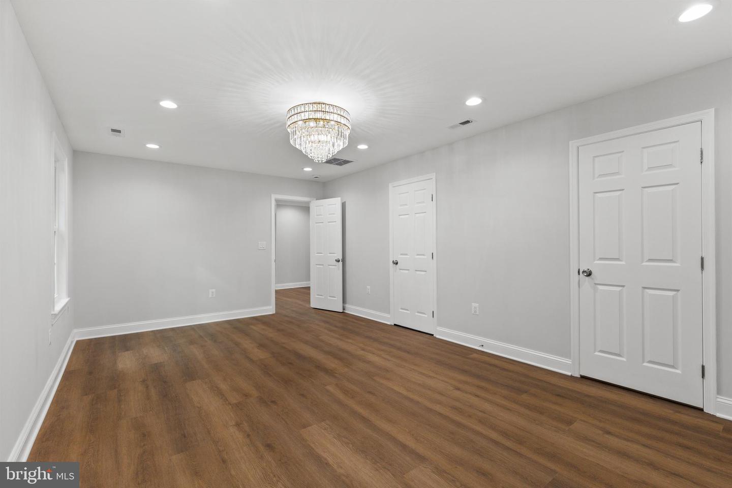 3051 SLEEPY HOLLOW RD, FALLS CHURCH, Virginia 22042, 7 Bedrooms Bedrooms, ,5 BathroomsBathrooms,Residential,For sale,3051 SLEEPY HOLLOW RD,VAFX2240250 MLS # VAFX2240250