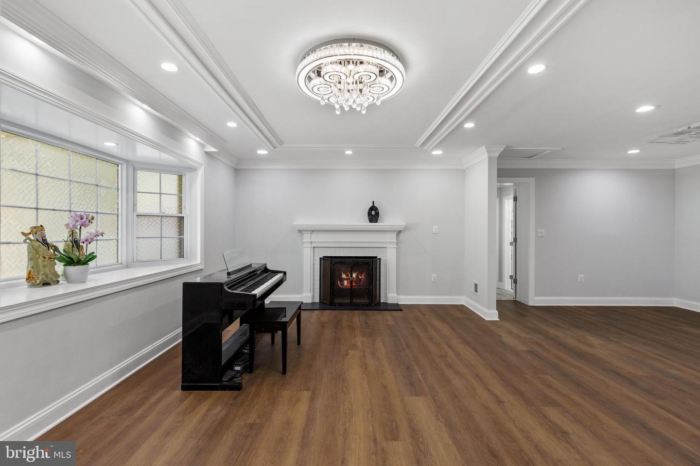 3051 SLEEPY HOLLOW RD, FALLS CHURCH, Virginia 22042, 7 Bedrooms Bedrooms, ,5 BathroomsBathrooms,Residential,For sale,3051 SLEEPY HOLLOW RD,VAFX2240250 MLS # VAFX2240250
