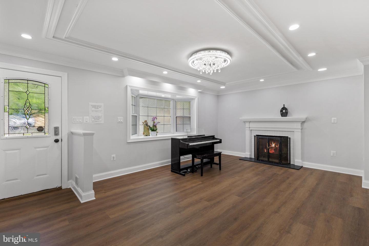 3051 SLEEPY HOLLOW RD, FALLS CHURCH, Virginia 22042, 7 Bedrooms Bedrooms, ,5 BathroomsBathrooms,Residential,For sale,3051 SLEEPY HOLLOW RD,VAFX2240250 MLS # VAFX2240250