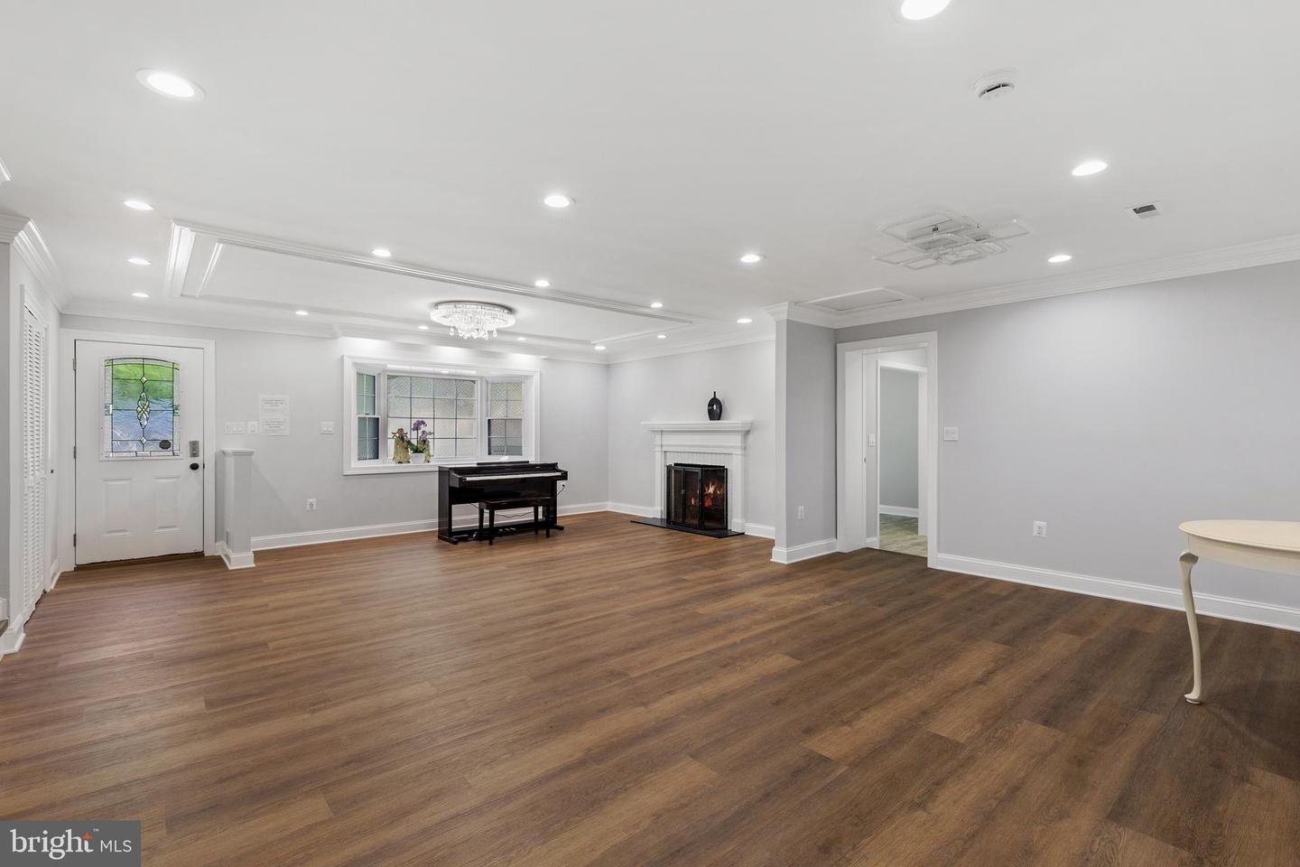 3051 SLEEPY HOLLOW RD, FALLS CHURCH, Virginia 22042, 7 Bedrooms Bedrooms, ,5 BathroomsBathrooms,Residential,For sale,3051 SLEEPY HOLLOW RD,VAFX2240250 MLS # VAFX2240250