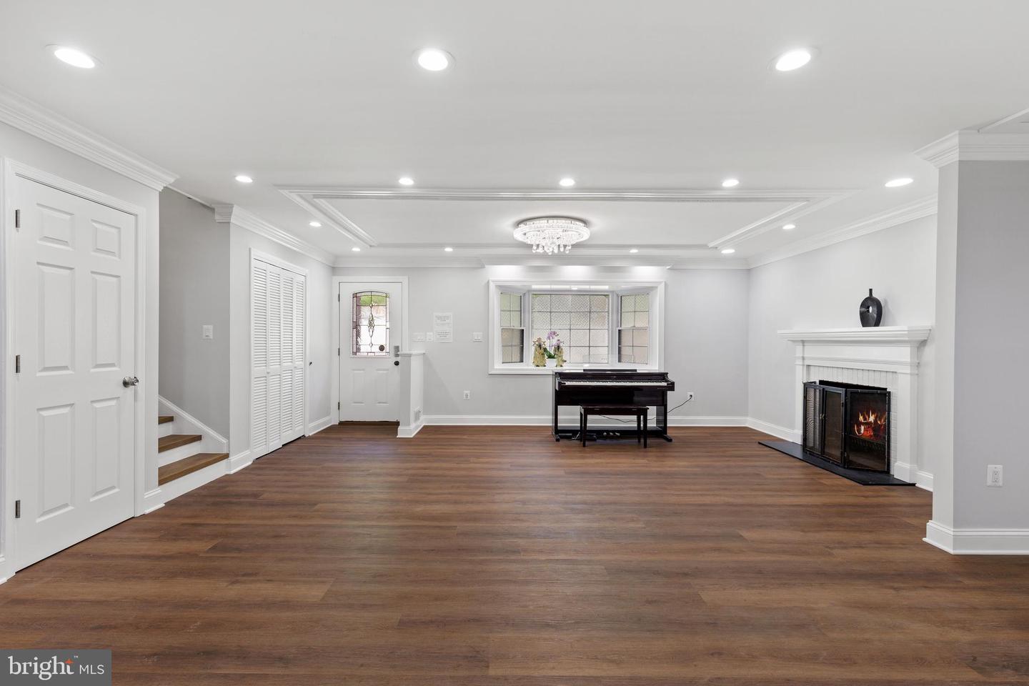 3051 SLEEPY HOLLOW RD, FALLS CHURCH, Virginia 22042, 7 Bedrooms Bedrooms, ,5 BathroomsBathrooms,Residential,For sale,3051 SLEEPY HOLLOW RD,VAFX2240250 MLS # VAFX2240250