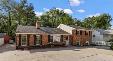 3051 SLEEPY HOLLOW RD, FALLS CHURCH, Virginia 22042, 7 Bedrooms Bedrooms, ,5 BathroomsBathrooms,Residential,For sale,3051 SLEEPY HOLLOW RD,VAFX2240250 MLS # VAFX2240250