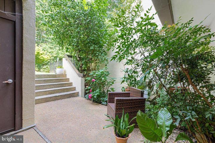 2330 S QUINCY ST #1, ARLINGTON, Virginia 22204, 2 Bedrooms Bedrooms, ,2 BathroomsBathrooms,Residential,For sale,2330 S QUINCY ST #1,VAAR2057352 MLS # VAAR2057352