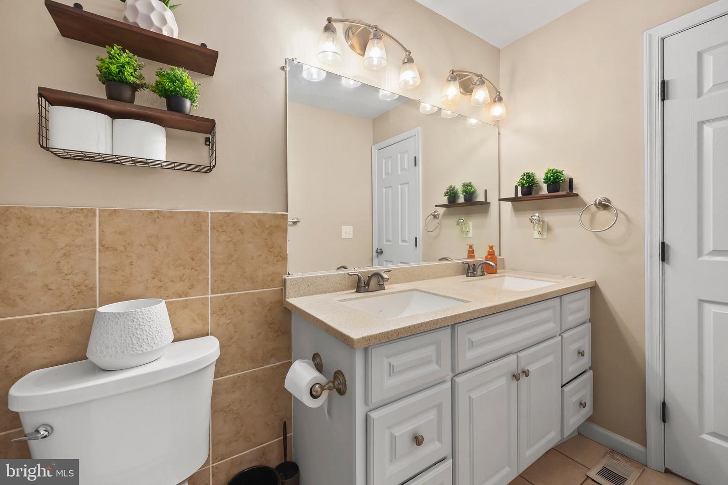 5584 REARDON LN, WOODBRIDGE, Virginia 22193, 4 Bedrooms Bedrooms, ,2 BathroomsBathrooms,Residential,For sale,5584 REARDON LN,VAPW2094458 MLS # VAPW2094458