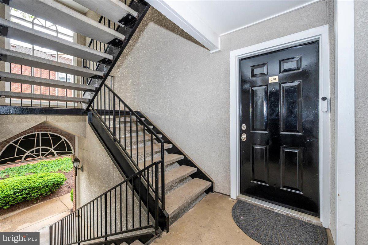 1536 LINCOLN WAY #201B, MCLEAN, Virginia 22102, 1 Bedroom Bedrooms, ,1 BathroomBathrooms,Residential,For sale,1536 LINCOLN WAY #201B,VAFX2240012 MLS # VAFX2240012