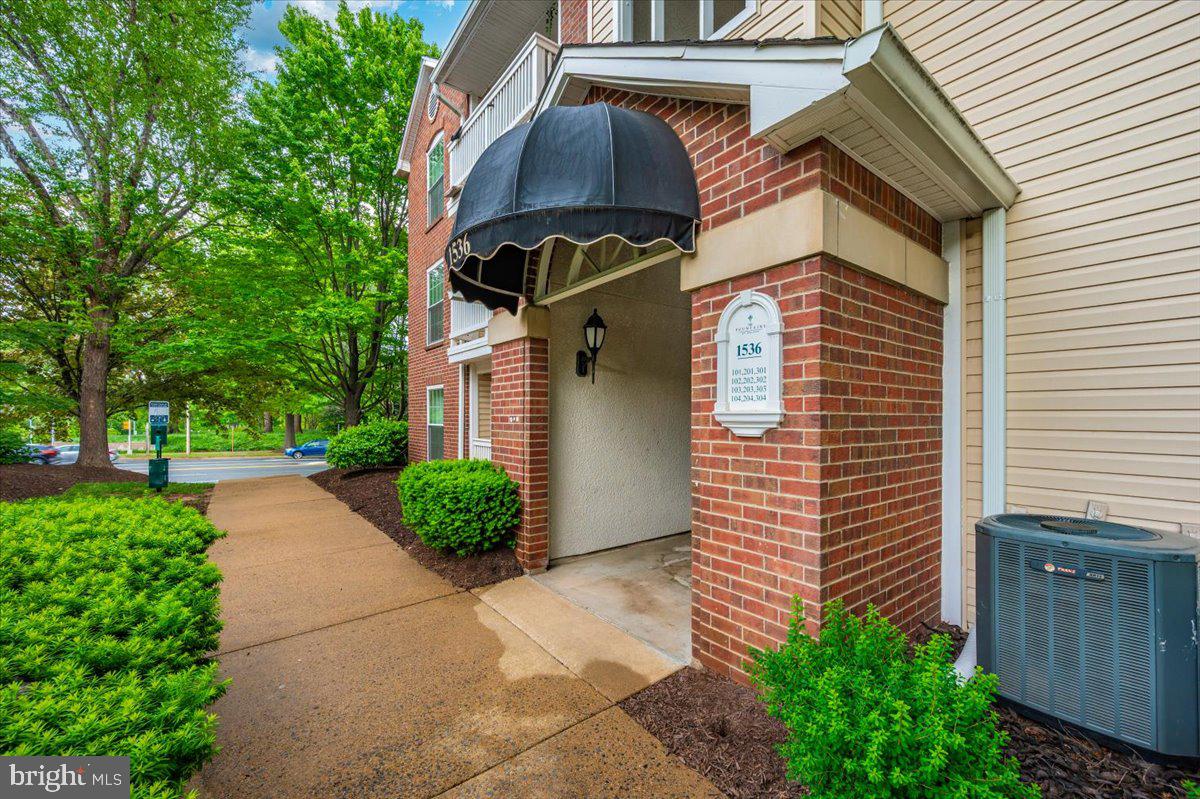 1536 LINCOLN WAY #201B, MCLEAN, Virginia 22102, 1 Bedroom Bedrooms, ,1 BathroomBathrooms,Residential,For sale,1536 LINCOLN WAY #201B,VAFX2240012 MLS # VAFX2240012