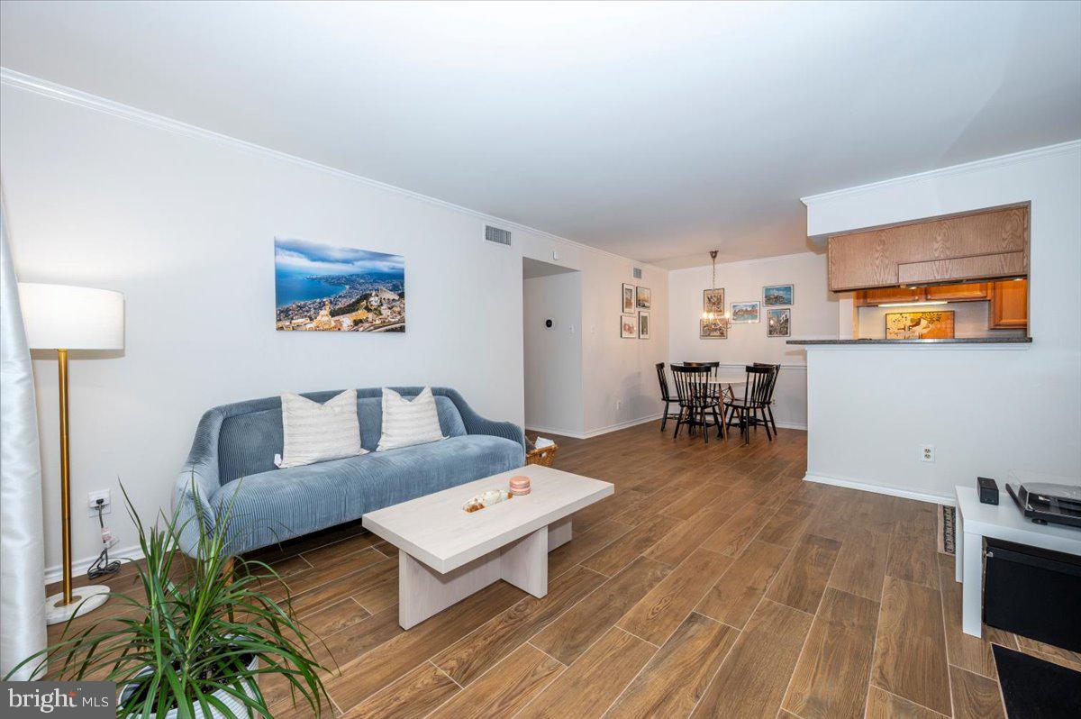 1536 LINCOLN WAY #201B, MCLEAN, Virginia 22102, 1 Bedroom Bedrooms, ,1 BathroomBathrooms,Residential,For sale,1536 LINCOLN WAY #201B,VAFX2240012 MLS # VAFX2240012
