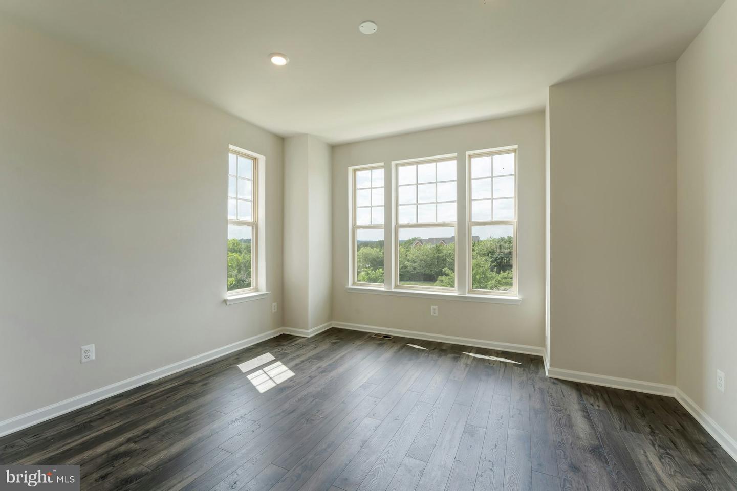 711 SAWBACK SQ NE, LEESBURG, Virginia 20176, 3 Bedrooms Bedrooms, ,2 BathroomsBathrooms,Residential,For sale,711 SAWBACK SQ NE,VALO2096102 MLS # VALO2096102