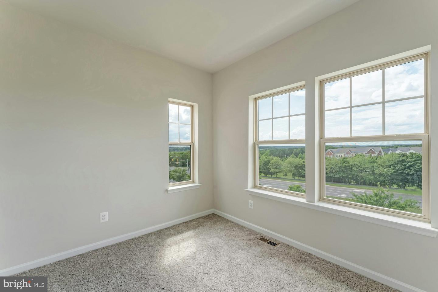 711 SAWBACK SQ NE, LEESBURG, Virginia 20176, 3 Bedrooms Bedrooms, ,2 BathroomsBathrooms,Residential,For sale,711 SAWBACK SQ NE,VALO2096102 MLS # VALO2096102