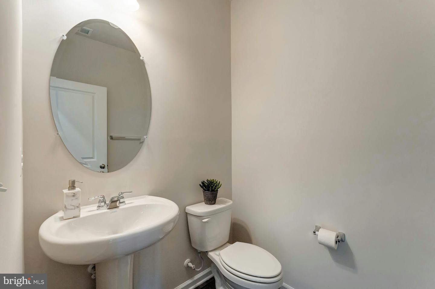 711 SAWBACK SQ NE, LEESBURG, Virginia 20176, 3 Bedrooms Bedrooms, ,2 BathroomsBathrooms,Residential,For sale,711 SAWBACK SQ NE,VALO2096102 MLS # VALO2096102