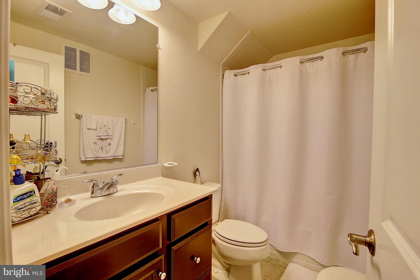 13937 HOLLOW WIND WAY #101, WOODBRIDGE, Virginia 22191, 3 Bedrooms Bedrooms, ,2 BathroomsBathrooms,Residential,For sale,13937 HOLLOW WIND WAY #101,VAPW2094420 MLS # VAPW2094420