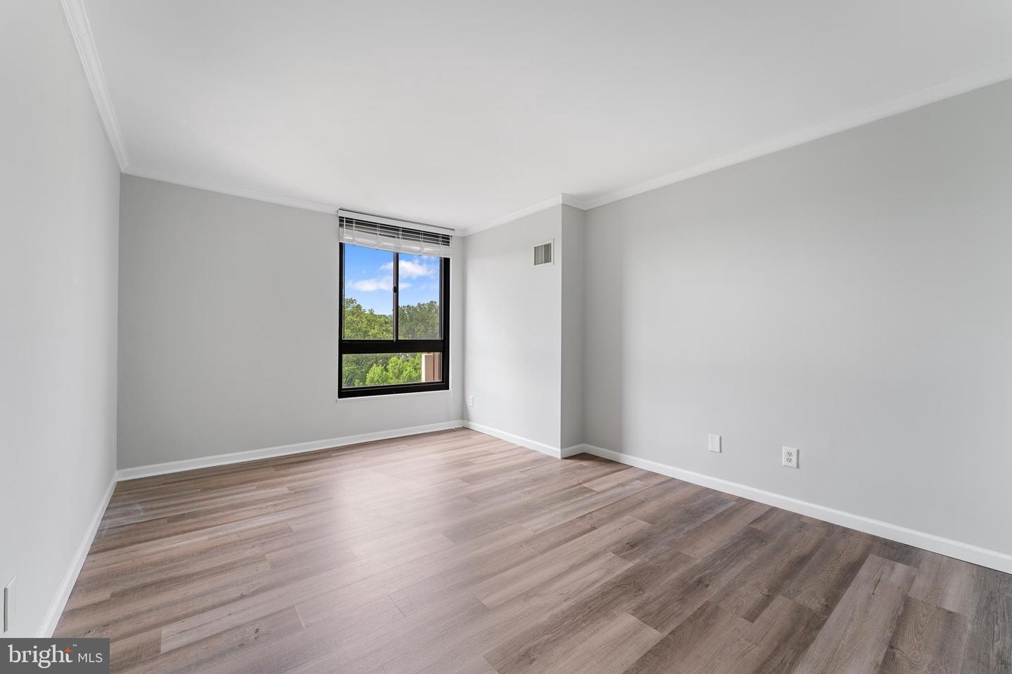 1800 OLD MEADOW RD #1414, MCLEAN, Virginia 22102, 2 Bedrooms Bedrooms, ,2 BathroomsBathrooms,Residential,For sale,1800 OLD MEADOW RD #1414,VAFX2240120 MLS # VAFX2240120