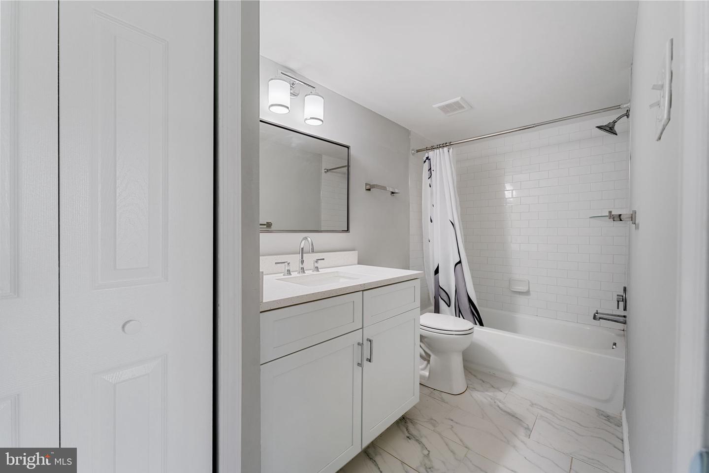 1800 OLD MEADOW RD #1414, MCLEAN, Virginia 22102, 2 Bedrooms Bedrooms, ,2 BathroomsBathrooms,Residential,For sale,1800 OLD MEADOW RD #1414,VAFX2240120 MLS # VAFX2240120