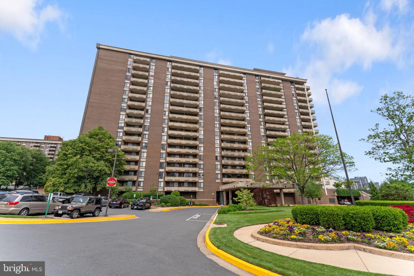 1800 OLD MEADOW RD #1414, MCLEAN, Virginia 22102, 2 Bedrooms Bedrooms, ,2 BathroomsBathrooms,Residential,For sale,1800 OLD MEADOW RD #1414,VAFX2240120 MLS # VAFX2240120