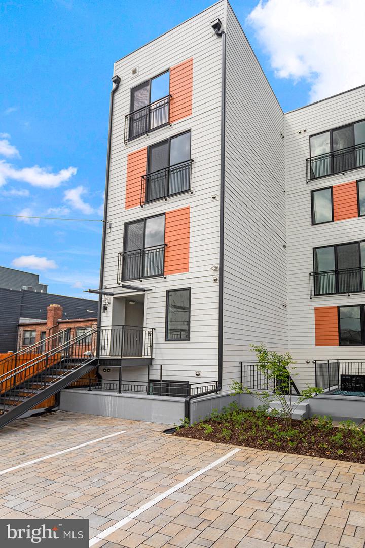 845 19TH ST NE #PH9, WASHINGTON, District Of Columbia 20002, 2 Bedrooms Bedrooms, ,2 BathroomsBathrooms,Residential,For sale,845 19TH ST NE #PH9,DCDC2200198 MLS # DCDC2200198
