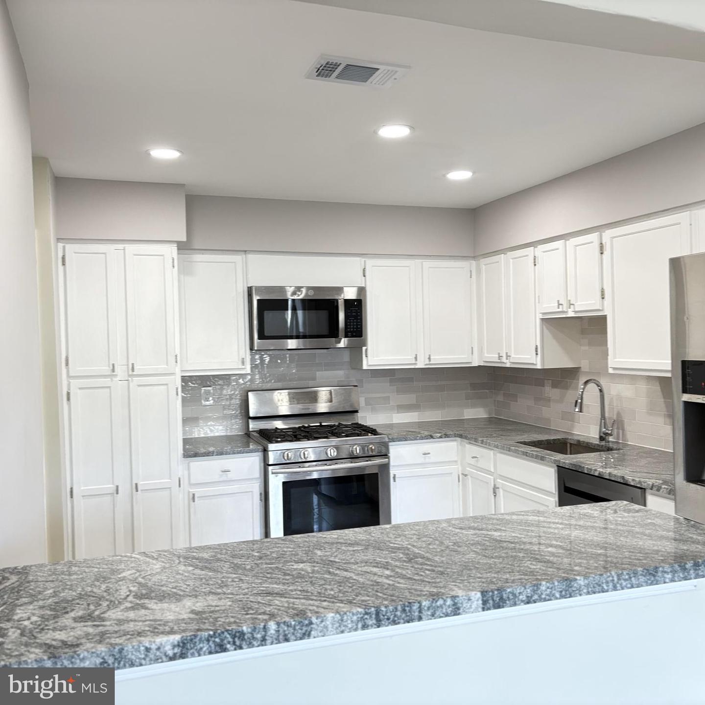4118 CHURCHMAN WAY, WOODBRIDGE, Virginia 22192, 2 Bedrooms Bedrooms, ,2 BathroomsBathrooms,Residential,For sale,4118 CHURCHMAN WAY,VAPW2091974 MLS # VAPW2091974