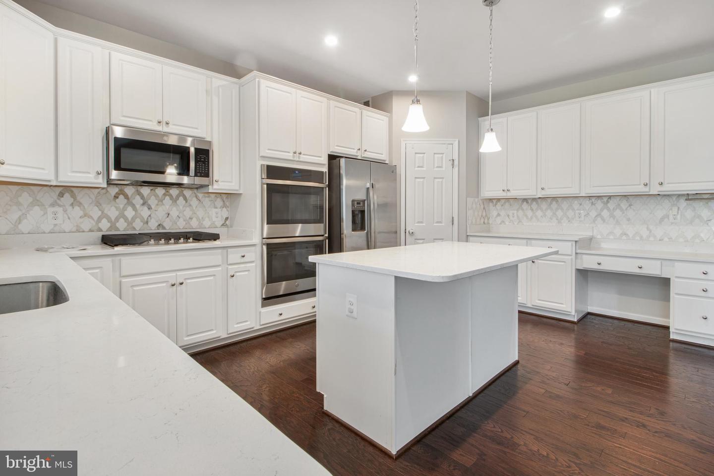 15916 AERIAL VIEW RD, WOODBRIDGE, Virginia 22193, 6 Bedrooms Bedrooms, ,5 BathroomsBathrooms,Residential,For sale,15916 AERIAL VIEW RD,VAPW2092518 MLS # VAPW2092518