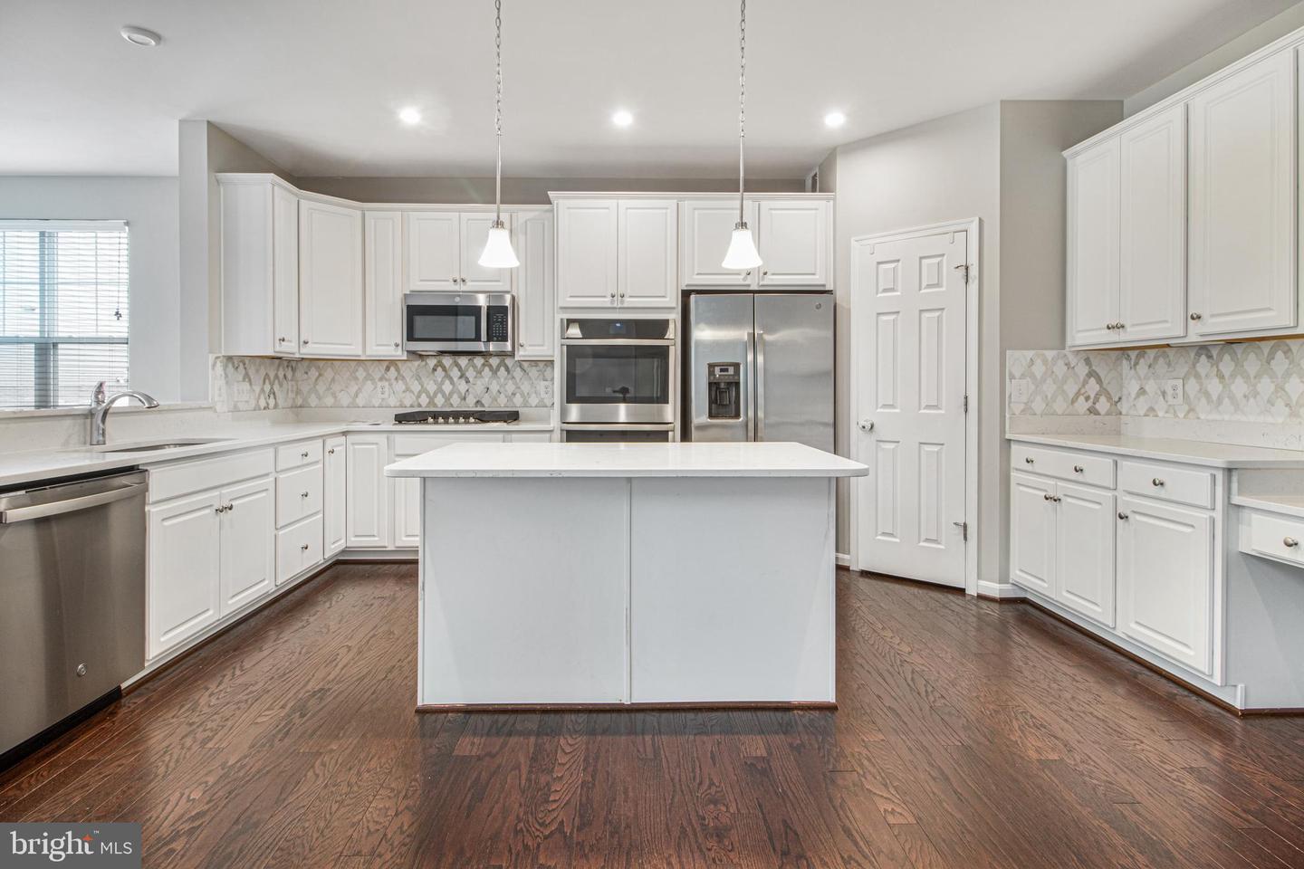 15916 AERIAL VIEW RD, WOODBRIDGE, Virginia 22193, 6 Bedrooms Bedrooms, ,5 BathroomsBathrooms,Residential,For sale,15916 AERIAL VIEW RD,VAPW2092518 MLS # VAPW2092518