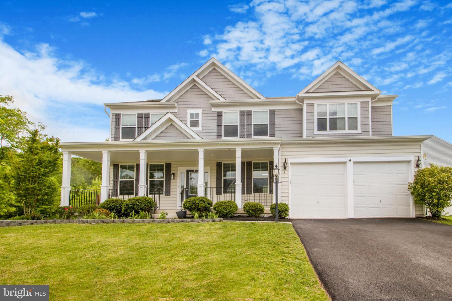 15916 AERIAL VIEW RD, WOODBRIDGE, Virginia 22193, 6 Bedrooms Bedrooms, ,5 BathroomsBathrooms,Residential,For sale,15916 AERIAL VIEW RD,VAPW2092518 MLS # VAPW2092518