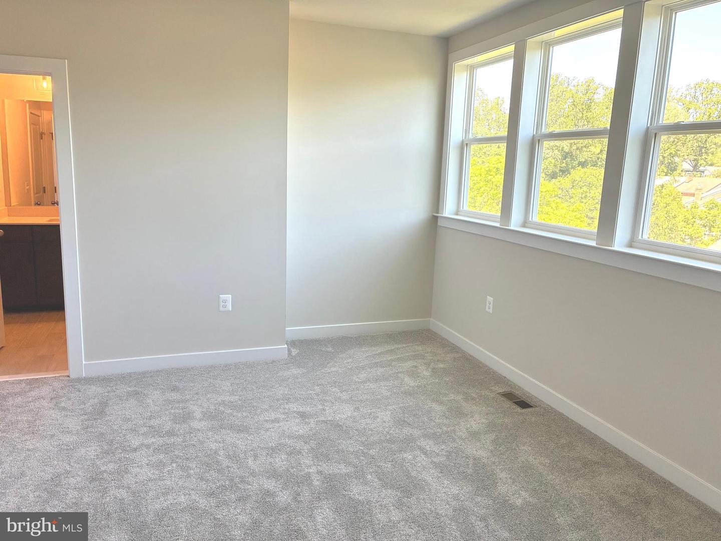 10584 RED OAK ST, FAIRFAX, Virginia 22030, 4 Bedrooms Bedrooms, ,4 BathroomsBathrooms,Residential,For sale,10584 RED OAK ST,VAFC2006302 MLS # VAFC2006302