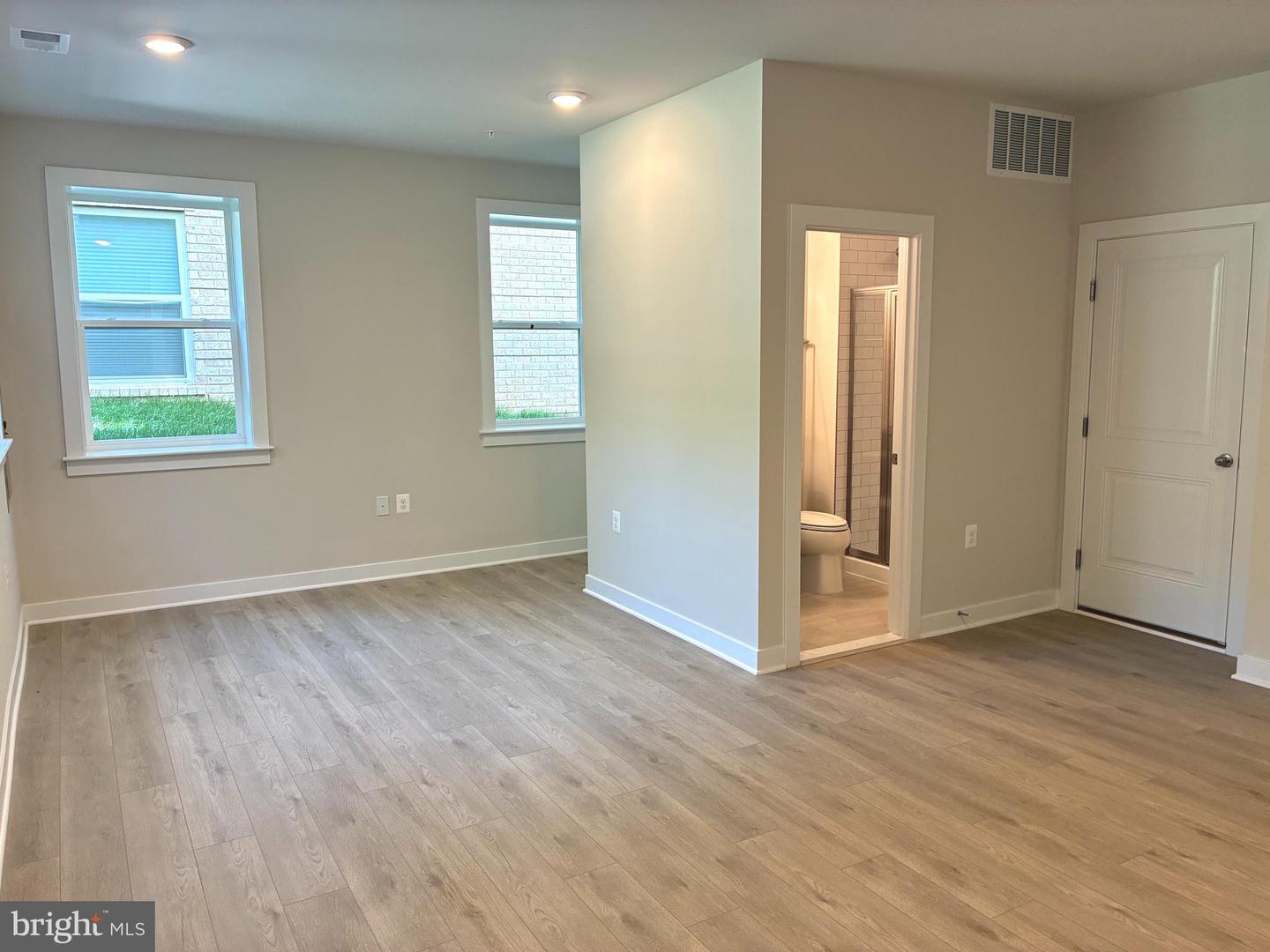 10584 RED OAK ST, FAIRFAX, Virginia 22030, 4 Bedrooms Bedrooms, ,4 BathroomsBathrooms,Residential,For sale,10584 RED OAK ST,VAFC2006302 MLS # VAFC2006302