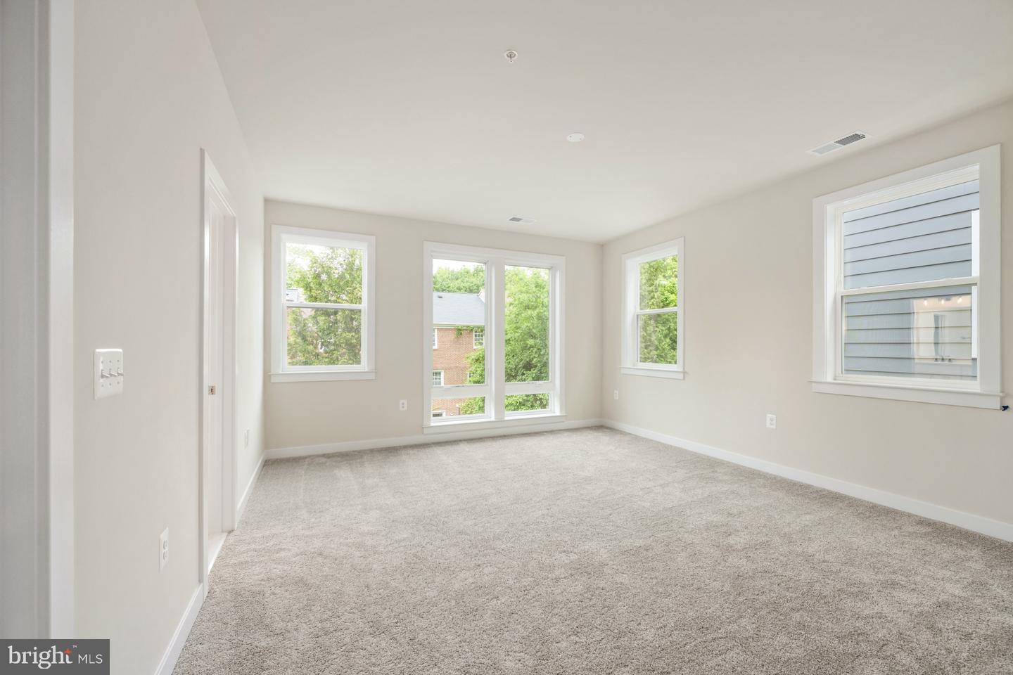 10584 RED OAK ST, FAIRFAX, Virginia 22030, 4 Bedrooms Bedrooms, ,4 BathroomsBathrooms,Residential,For sale,10584 RED OAK ST,VAFC2006302 MLS # VAFC2006302