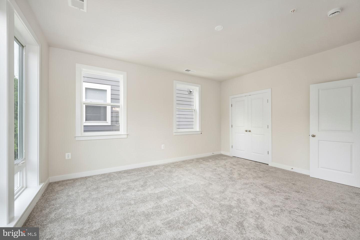10584 RED OAK ST, FAIRFAX, Virginia 22030, 4 Bedrooms Bedrooms, ,4 BathroomsBathrooms,Residential,For sale,10584 RED OAK ST,VAFC2006302 MLS # VAFC2006302