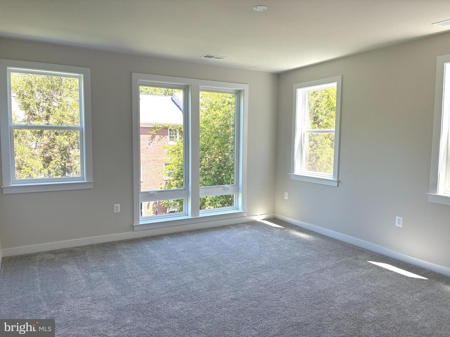 10584 RED OAK ST, FAIRFAX, Virginia 22030, 4 Bedrooms Bedrooms, ,4 BathroomsBathrooms,Residential,For sale,10584 RED OAK ST,VAFC2006302 MLS # VAFC2006302