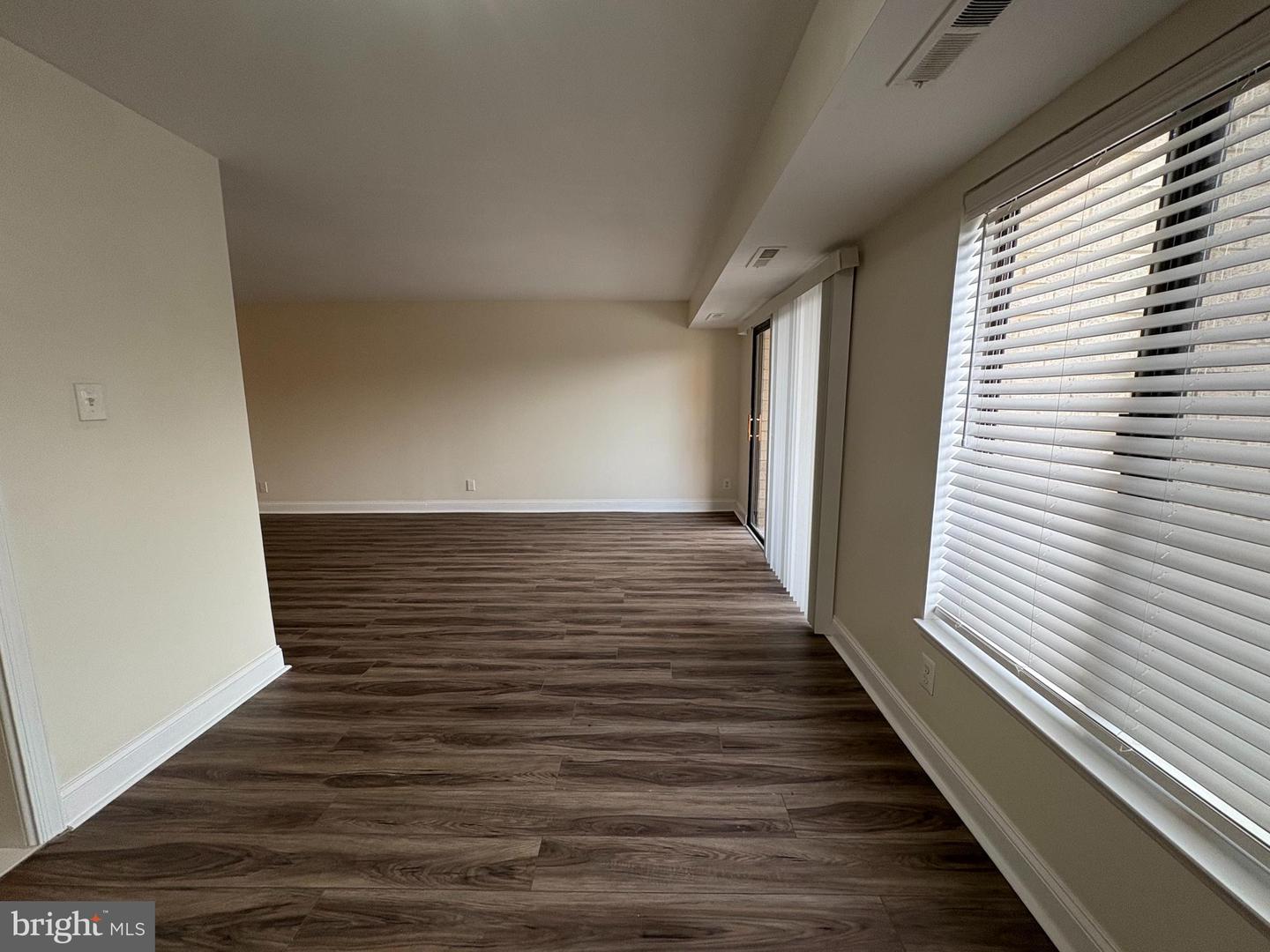 3100 MANCHESTER ST #423, FALLS CHURCH, Virginia 22044, 1 Bedroom Bedrooms, ,1 BathroomBathrooms,Residential,For sale,3100 MANCHESTER ST #423,VAFX2240284 MLS # VAFX2240284