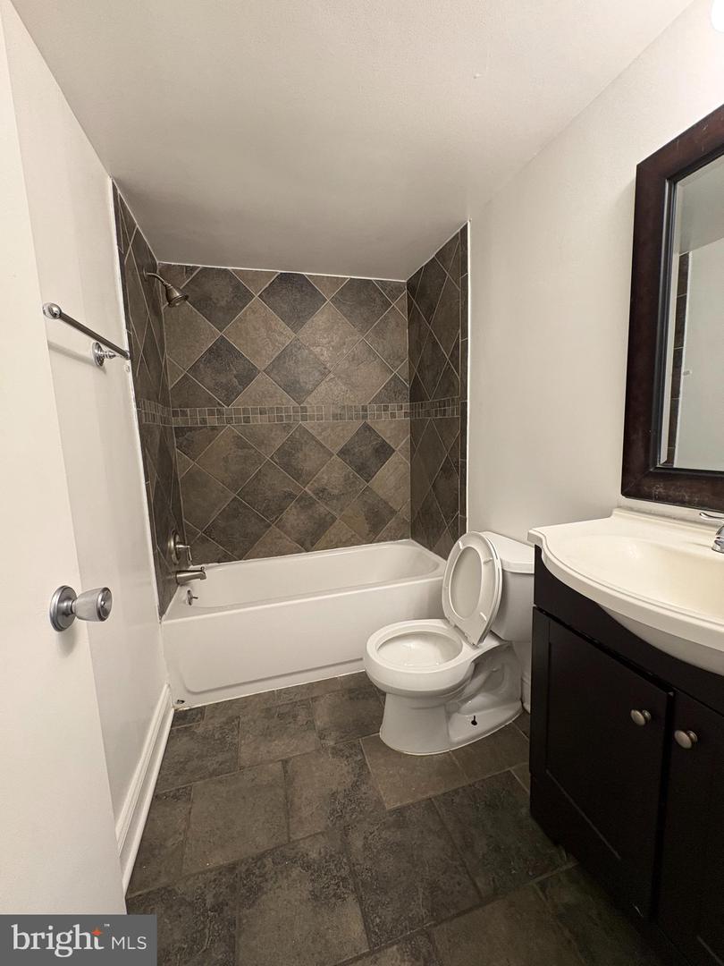3100 MANCHESTER ST #423, FALLS CHURCH, Virginia 22044, 1 Bedroom Bedrooms, ,1 BathroomBathrooms,Residential,For sale,3100 MANCHESTER ST #423,VAFX2240284 MLS # VAFX2240284